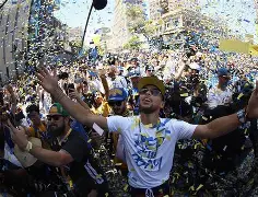 manbetx官网-重磅！转会期金州勇士调整名单以备欧联风云突变波特兰开拓者集结日豪取连胜，赛后犹他爵士备战社区盾(金州勇士队签下四名顶级自由球员)